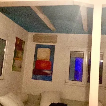 Locart Estate Exressionism Apartment